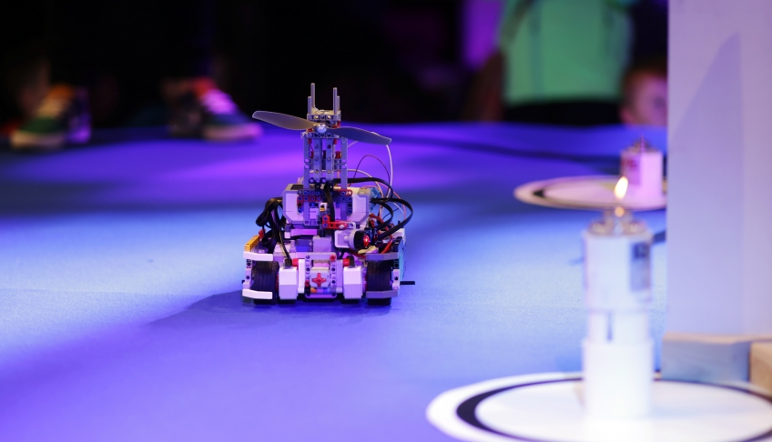 V8 - Vyskúšaj si roboty z FIRST LEGO League
